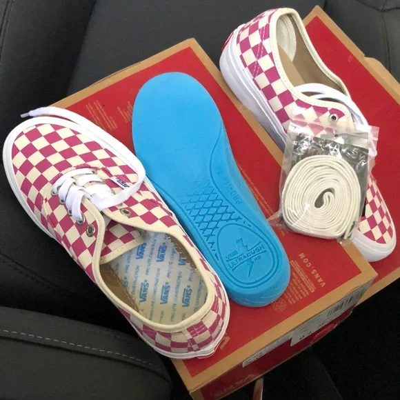 Vans Authentic Pro Fuschia Checkerboard Pink White UltraCush Men's Size 9.5 - Picture 2 of 2